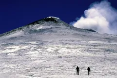 ETN0305_1080_WINTER SKIING TOWARDS THE SUMMIT CRATER (ETNA VULCANO SICILY)