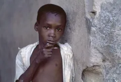 TAN0800_0313_Little boy in Mafia island (Tanzania)