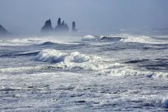 ISL0315_0371_Stormy winter day off the beach and cliffs of Dyrhòlaey (Iceland)